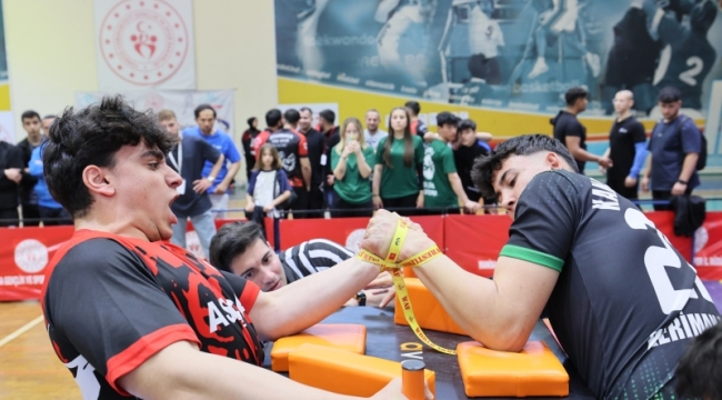 227 sporcu birinci olmak için bileğine güveniyor