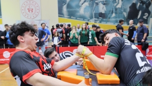 227 sporcu birinci olmak için bileğine güveniyor