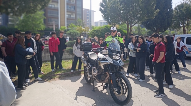 400 öğrenci okullarda motosiklet konulu trafik eğitiminden geçti