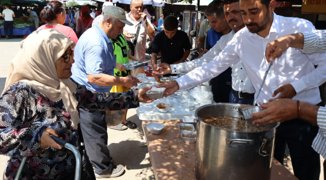 Ahmetli'de vatandaşlara aşure ikramı