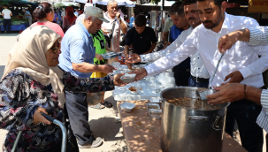 Ahmetli'de vatandaşlara aşure ikramı