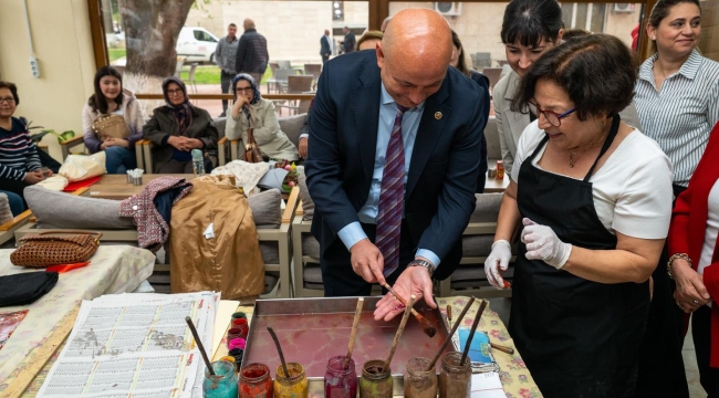 "Bahar melodisi" ebru sergisi sanatseverlerle buluştu