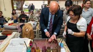 "Bahar melodisi" ebru sergisi sanatseverlerle buluştu