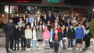 Başkan Dönmez şampiyon badmintoncuları kutladı