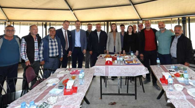 Başkan Durbay kiraz üreticileri ve tüccarlarla buluştu