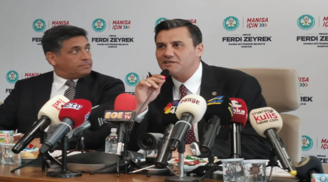 Başkan Zeyrek aylık basın toplantısında açıklamalar yapıyor
