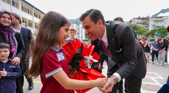 Başkan Zeyrek öğrencinin davetini kırmadı