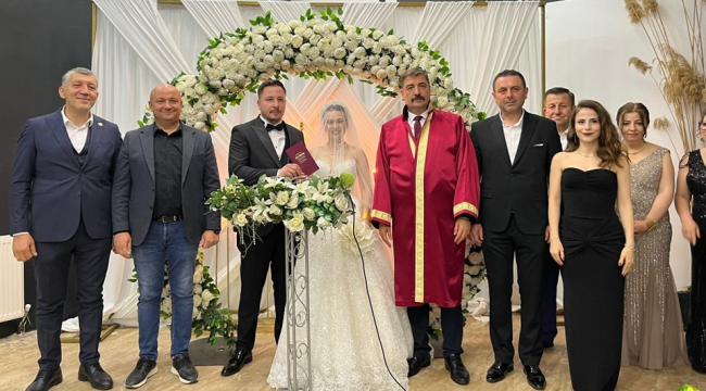 Başkanları buluşturan düğün