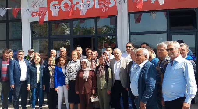 CHP heyeti Gördes'de dondan zarar gören çiftçileri dinledi