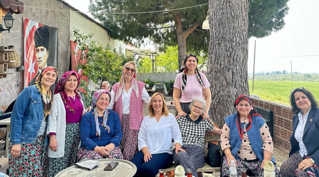 CHP kadın kolları üyeleri zirai dondan zarar gören ilçelerde çiftçi ailelerini ziyaret etti