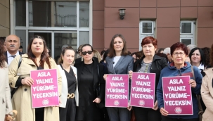 CHP'liler H.S.'nin Manisa adliyesi'nde görülen davasına katıldı