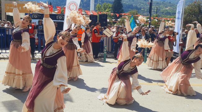 Cumhuriyet meydanında renkli mesir gösterileri