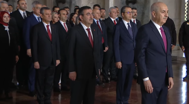 Devlet erkanı 23 Nisan için Anıtkabir'de