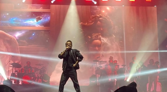  Kenan Doğulu, müzikseverlere unutulmaz bir gece yaşattı