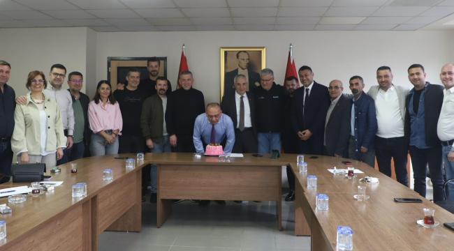 Meclis üyelerinden başka Akın'a sürpriz yaş günü