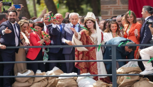 Mesir festivali halk şifalı mesirlerin saçımıyla sona erdi