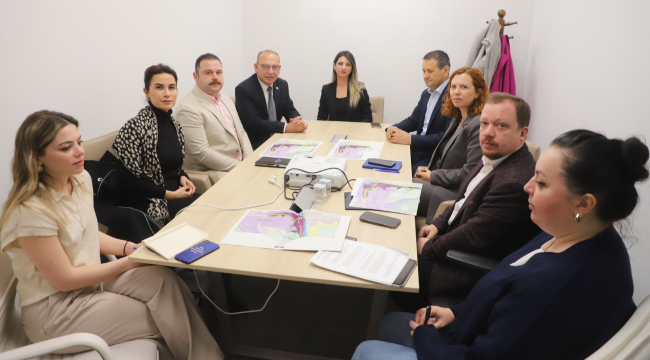 Müdürle toplantısına başkan Akın'da katıldı