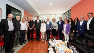 Onur ödülü Cahit Berkay'a verildi