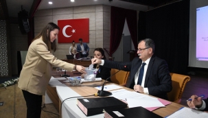 Oy çokluğuyla kabul edilen faaliyet raporuna AKP ve MHP oy vermedi