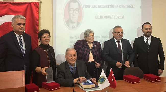 Prof. Dr. Ayşe İlker "Manisa ağızları" çalışmasıyla Türk dili ödülü aldı