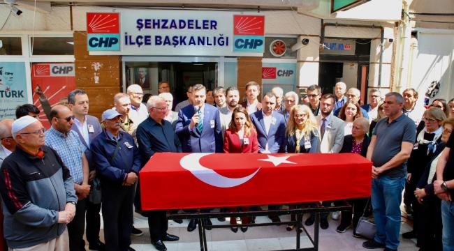 Turangil'e CHP önünde tören