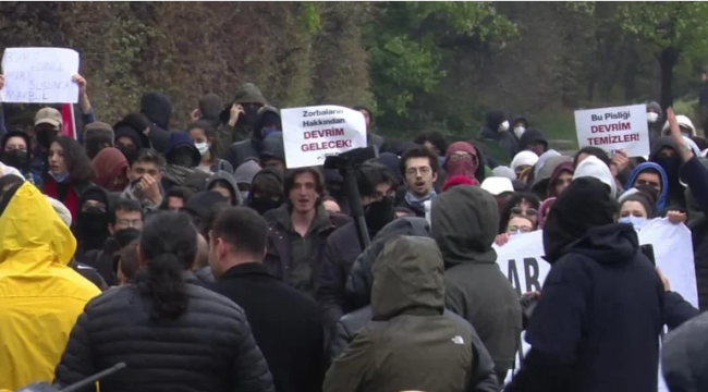 Üniversite kampüslerine kilit vurulmaya başlandı