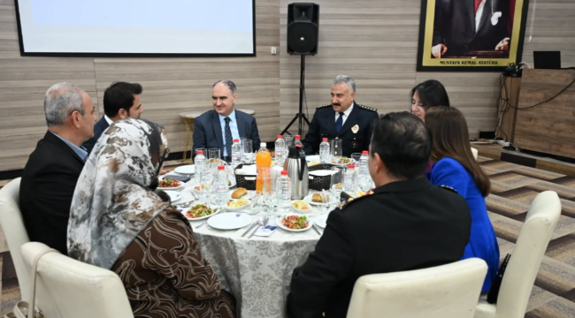 Vali Özkan gaziler ve şehit aileleriyle bir araya geldi