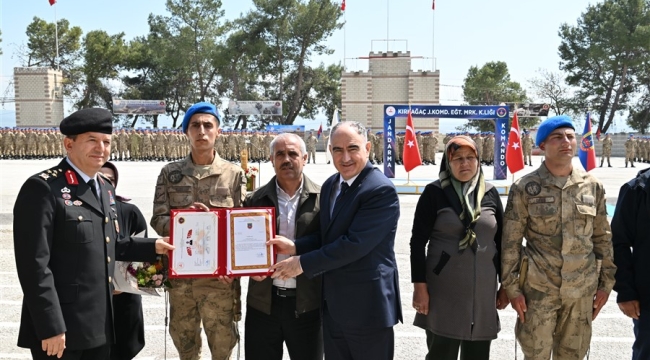 Vali Özkan, mezuniyet törenine katıldı 