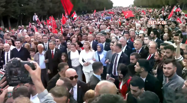 Vatandaş sel oldu Anıtkabire aktı