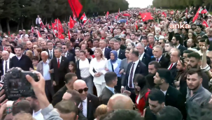 Vatandaş sel oldu Anıtkabire aktı