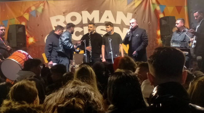 Yüzlerce vatandaş roman gecesinde doyasıya eğlendi