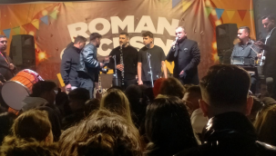 Yüzlerce vatandaş roman gecesinde doyasıya eğlendi