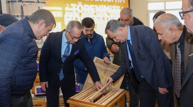 Arıcılara kovan desteği sürüyor