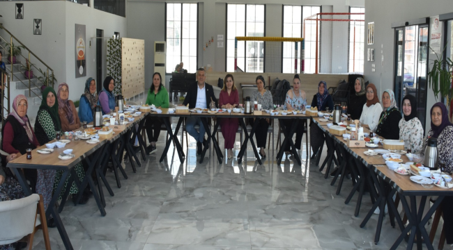 Başkan Taşlı muhtar eşleriyle kahvaltıda buluştu