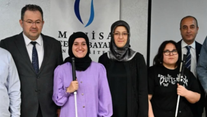 CBÜ görme engelli öğrencilere akıllı baston hediye etti