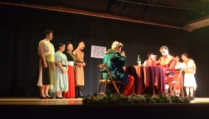 CBÜ öğrencileri savaş baba adlı tiyatro oyunu ile seyirci karşısına çıktı