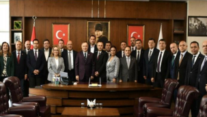 CHP'li başkanlar, "darbeye, kayyıma,hukuksuzluğa karşı tek yüreğiz" 