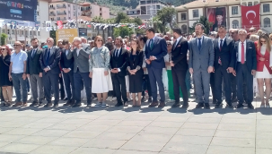 CHP'liler meydanda Atatürk'ün geçliğe hitabesini okuyarak birlik mesajı verdi