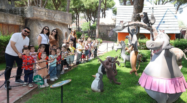 Çocuklar masal kahramanlarıyla buluştu