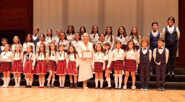Çok sesli gençlik ve çocuk korosu, İzmir'den ödülle döndü