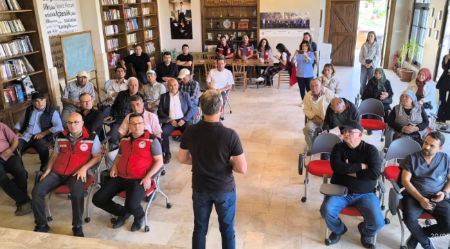 Demirci'de tarımda biyolojik mücadele semineri