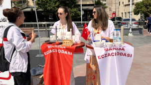 Eczacılar mesleklerini tanıttı 