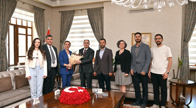 Eczacılar odası yönetimi vali Özkan'ı ziyaret etti