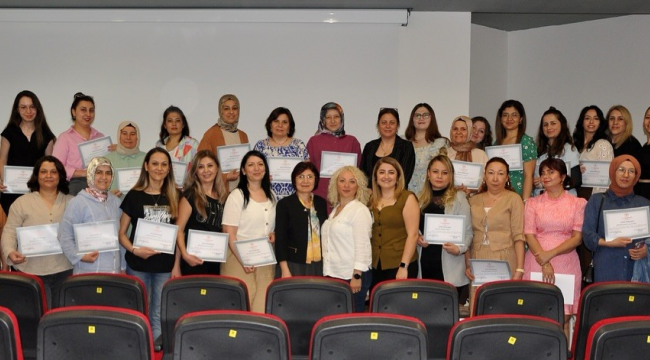 Eğıtimi tamamlayan 33 sağlık personeli belgelerini aldı