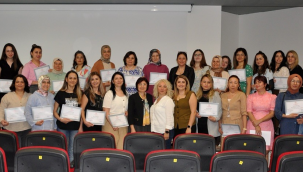 Eğıtimi tamamlayan 33 sağlık personeli belgelerini aldı