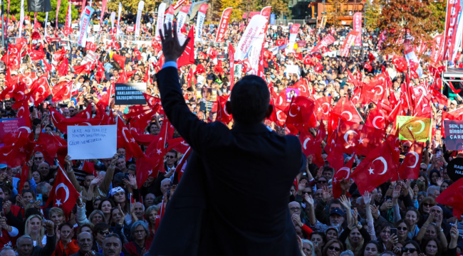 Esenlerde yer yerinden oynadı:CHP lideri yüzbinlere seslendi
