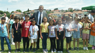 Geleneksel çocuk oyunlarında başarılı olanlara ödülleri verildi 