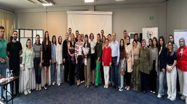 İki eğitimle eczacılar bilgilendirildi