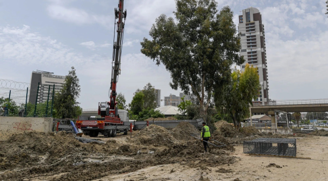 İzmir'de trafiği rahatlatacak alt geçit kazı çalışmaları başladı
