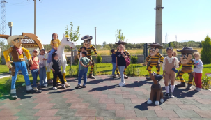 Kırkağaç'lı çocuklar Kınık çocuk köyü'nde doyasıya eğlendi